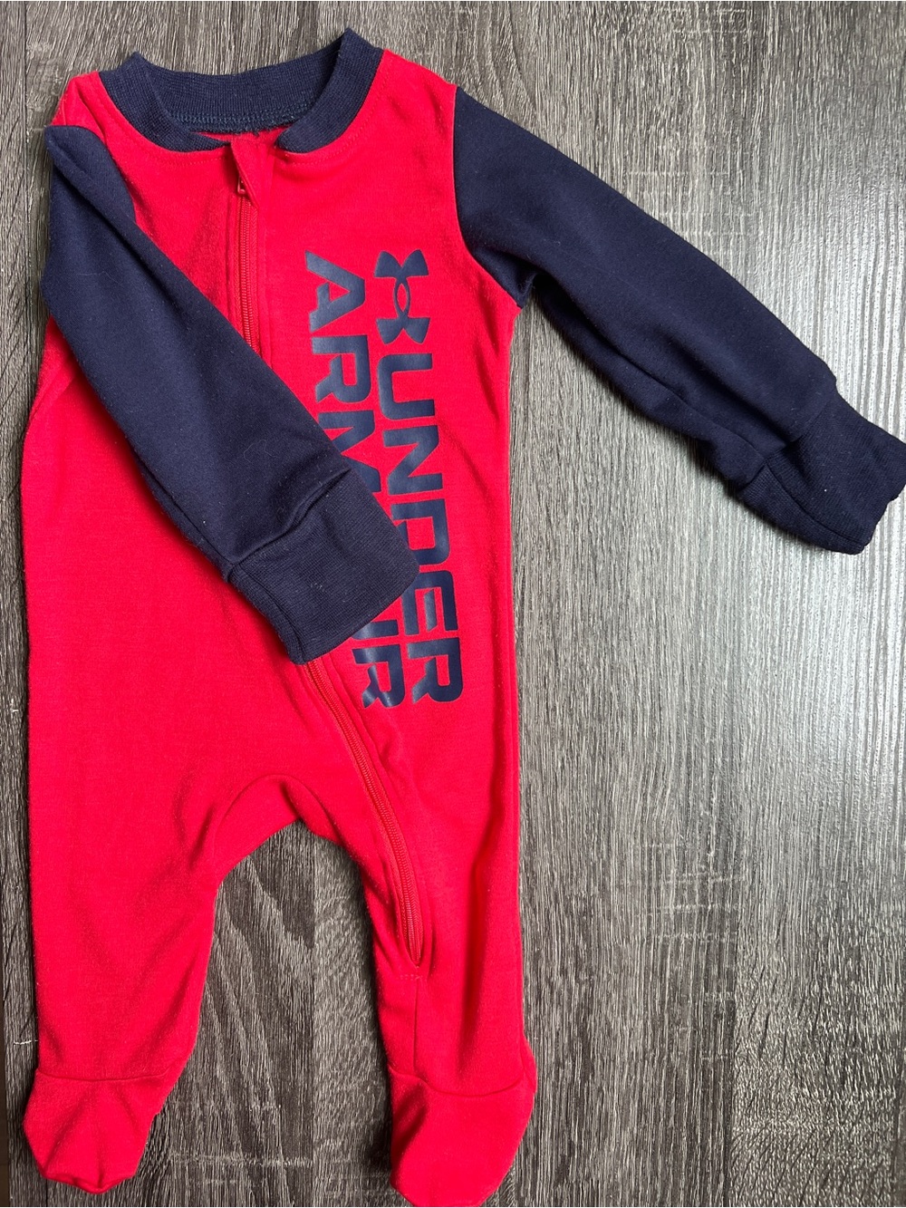 Under Armour Red & Navy Footed Sleeper Pajamas 0–3 Months